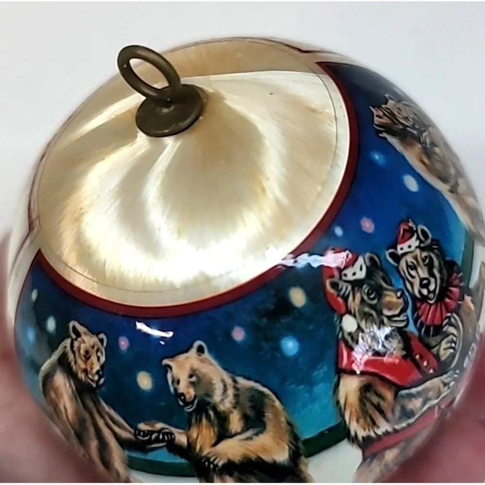 Vtg 1982 Pyramid Ringling Bros Barnum Bailey Bears on Ice Ornament-Original Box‎